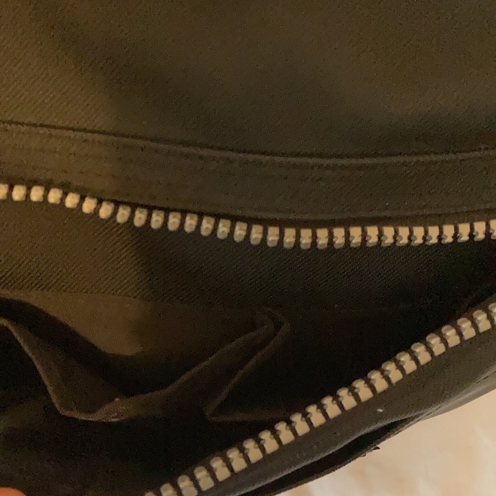 Crossbody - Picture 4 of 4